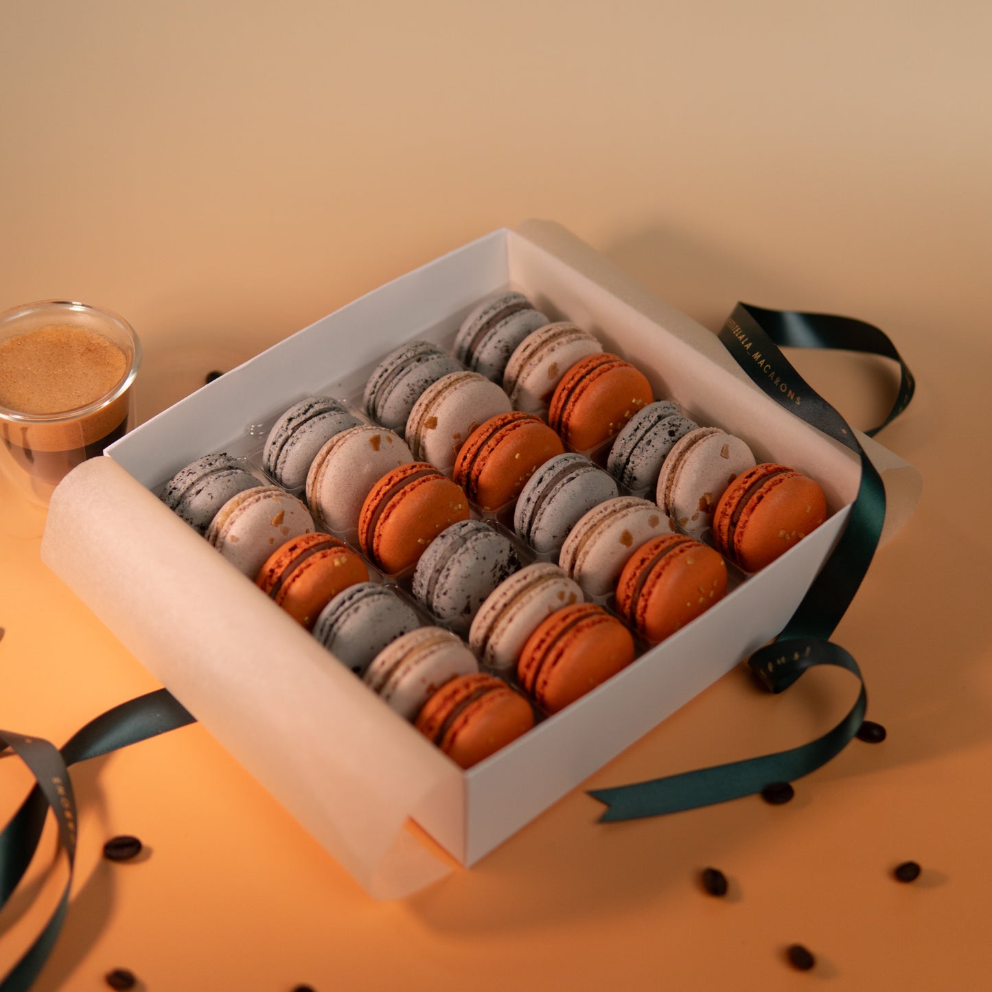 Box Macarons Coffee Break