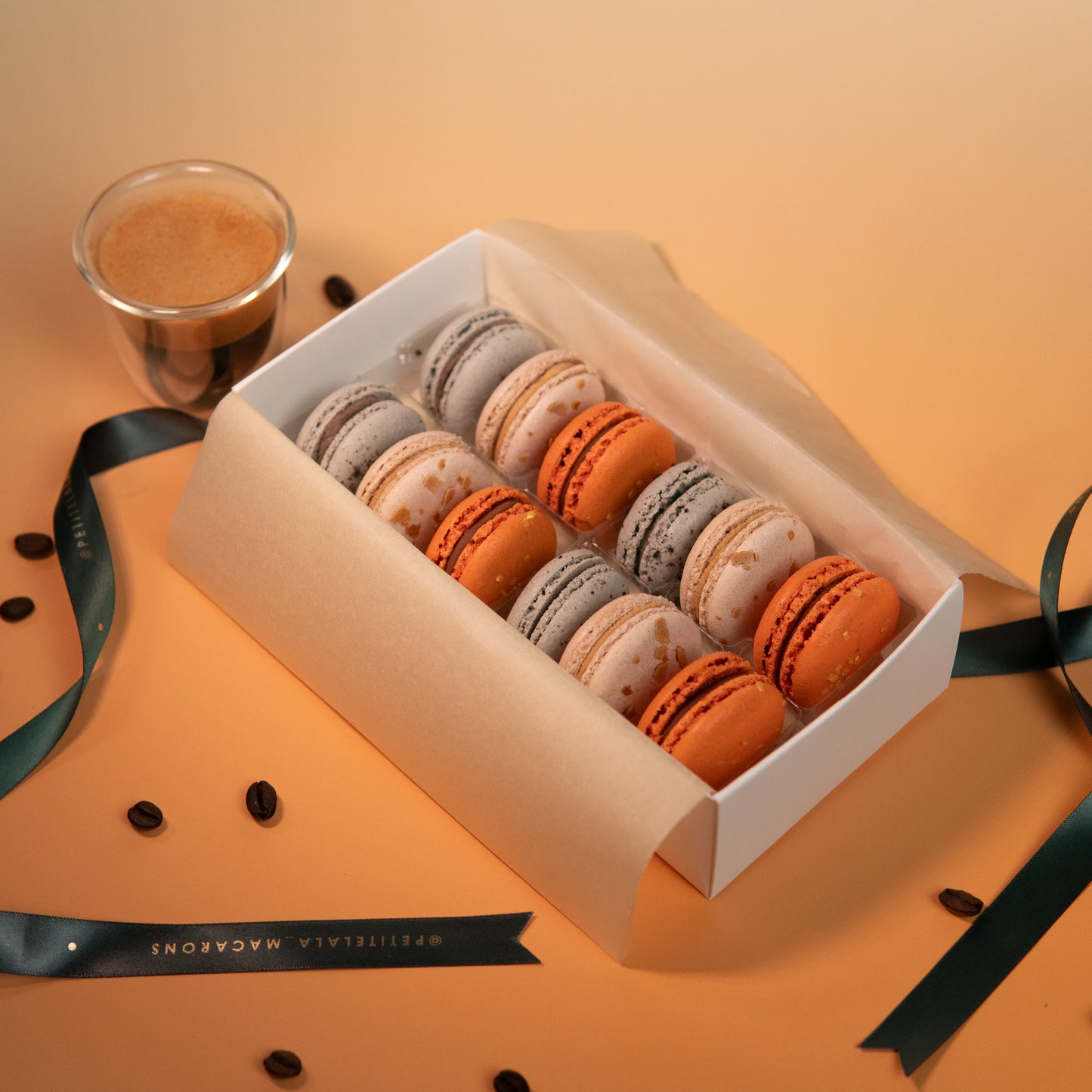 Box Macarons Coffee Break