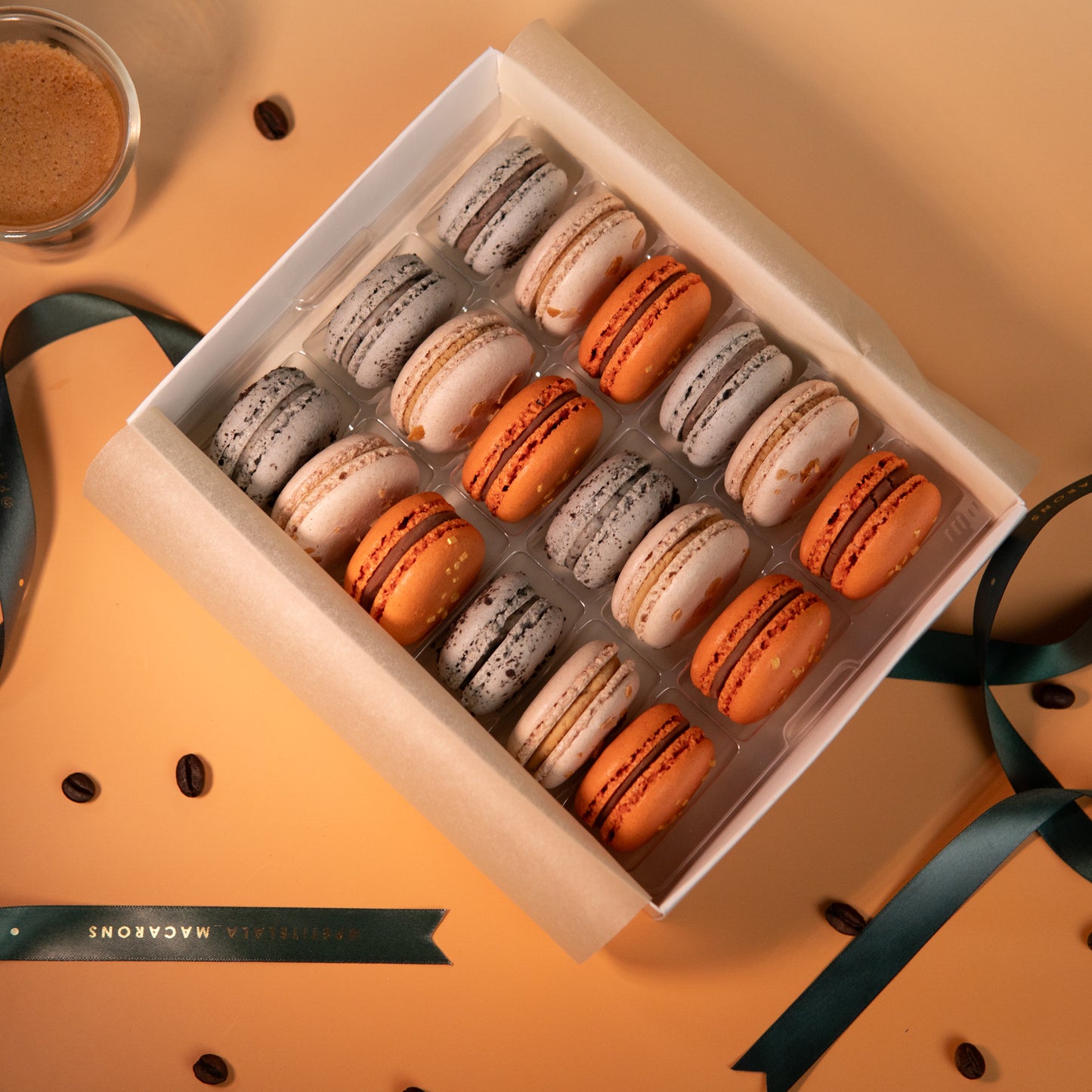Box Macarons Coffee Break