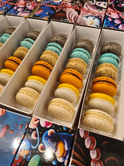 Box Macarons Surpriză