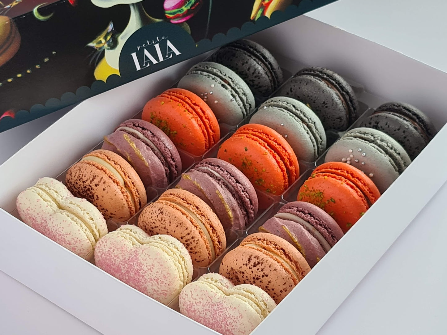 Box Macarons Surpriză