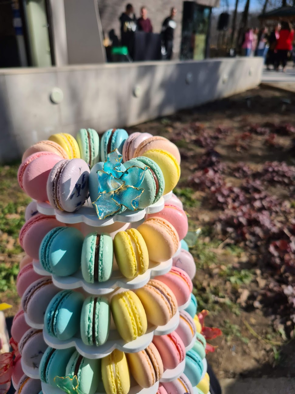 Descoperă turnul nostru impresionant de 170 de macarons