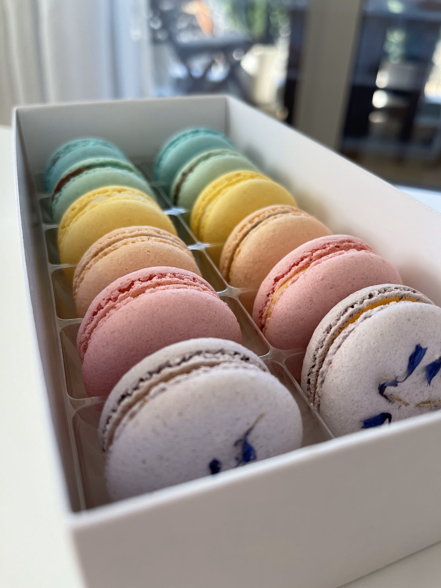 Box Macarons Surpriză